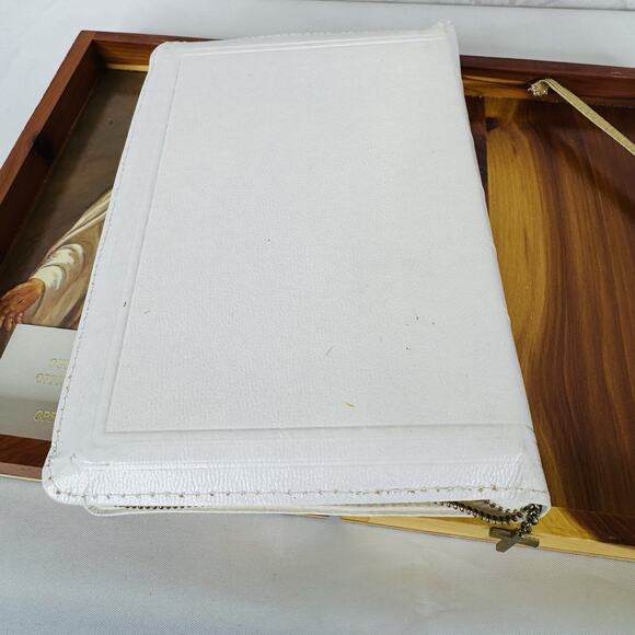 Holy Bible Memorial Edition Concordance KJV in Wooden Cedar Box - Picture 9 of 11